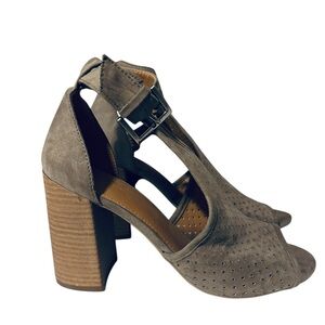 Women’s Universal Thread Heels -Size 7.5